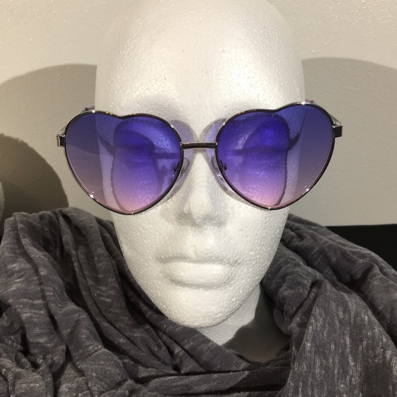 Trendy Heart shaped Sunglasses - Picture 3 of 4